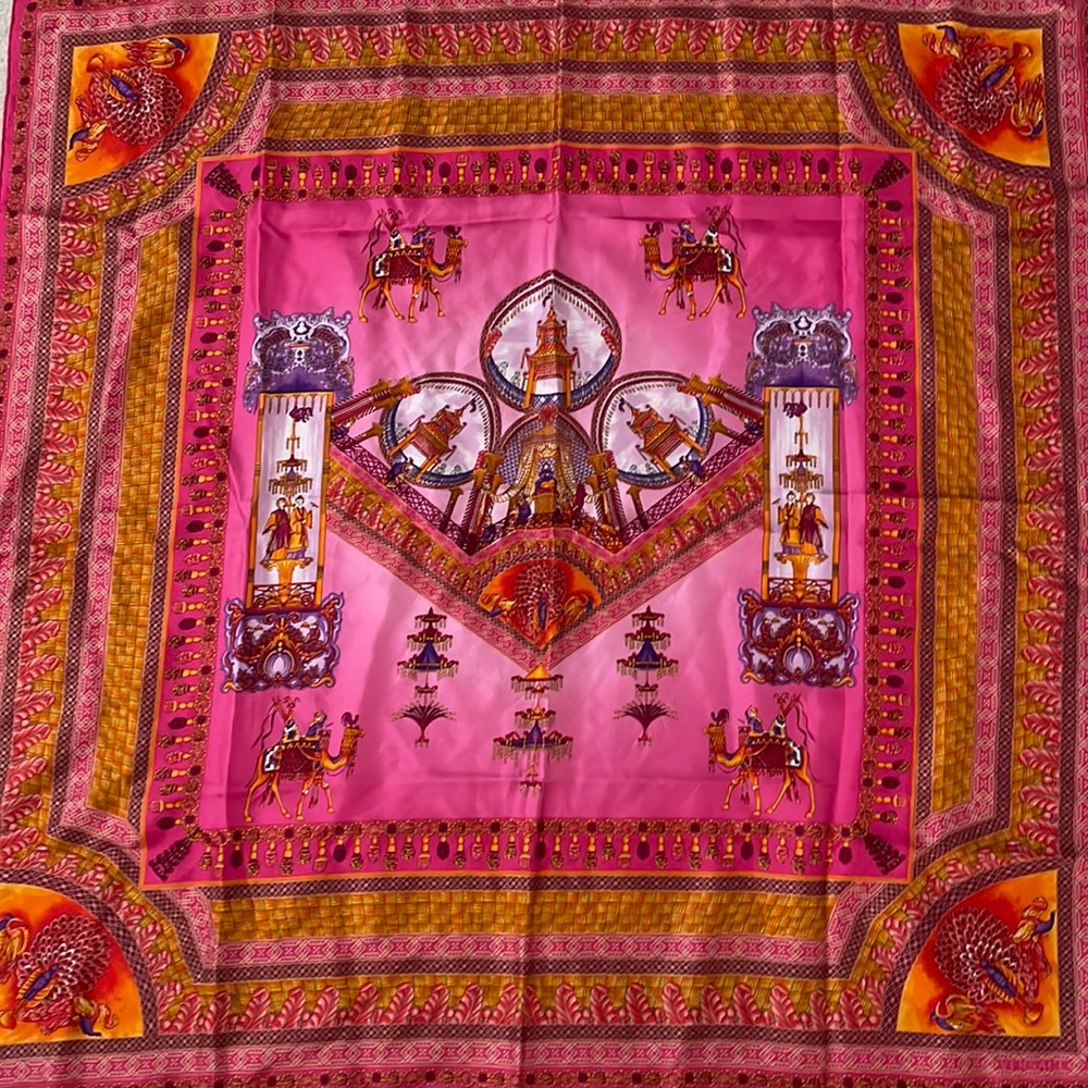 New without tag Versace scarf